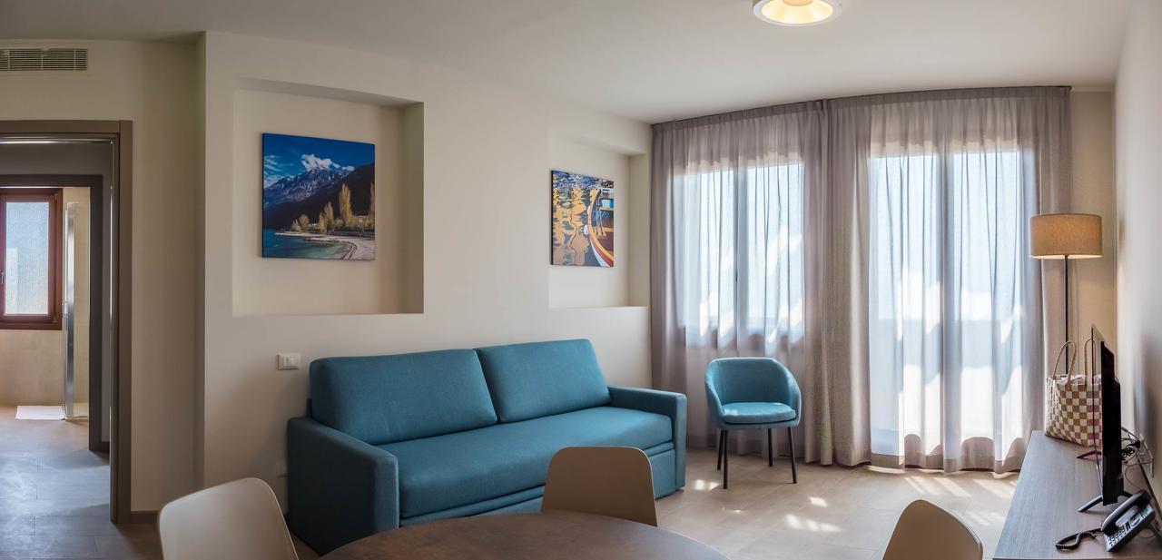 Le Torri Del Garda Familyspa Resort トッリ・デル・ベーナコ エクステリア 写真