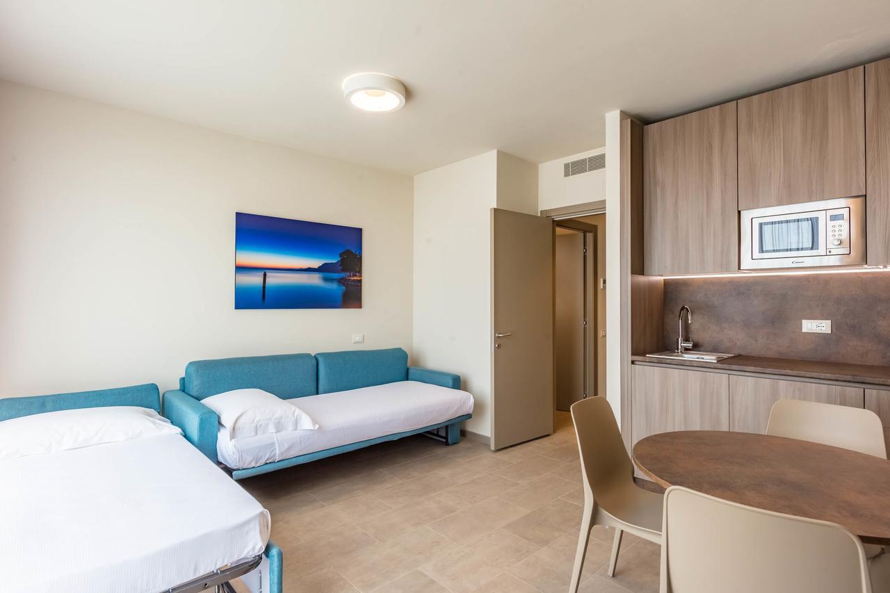 Le Torri Del Garda Familyspa Resort トッリ・デル・ベーナコ エクステリア 写真