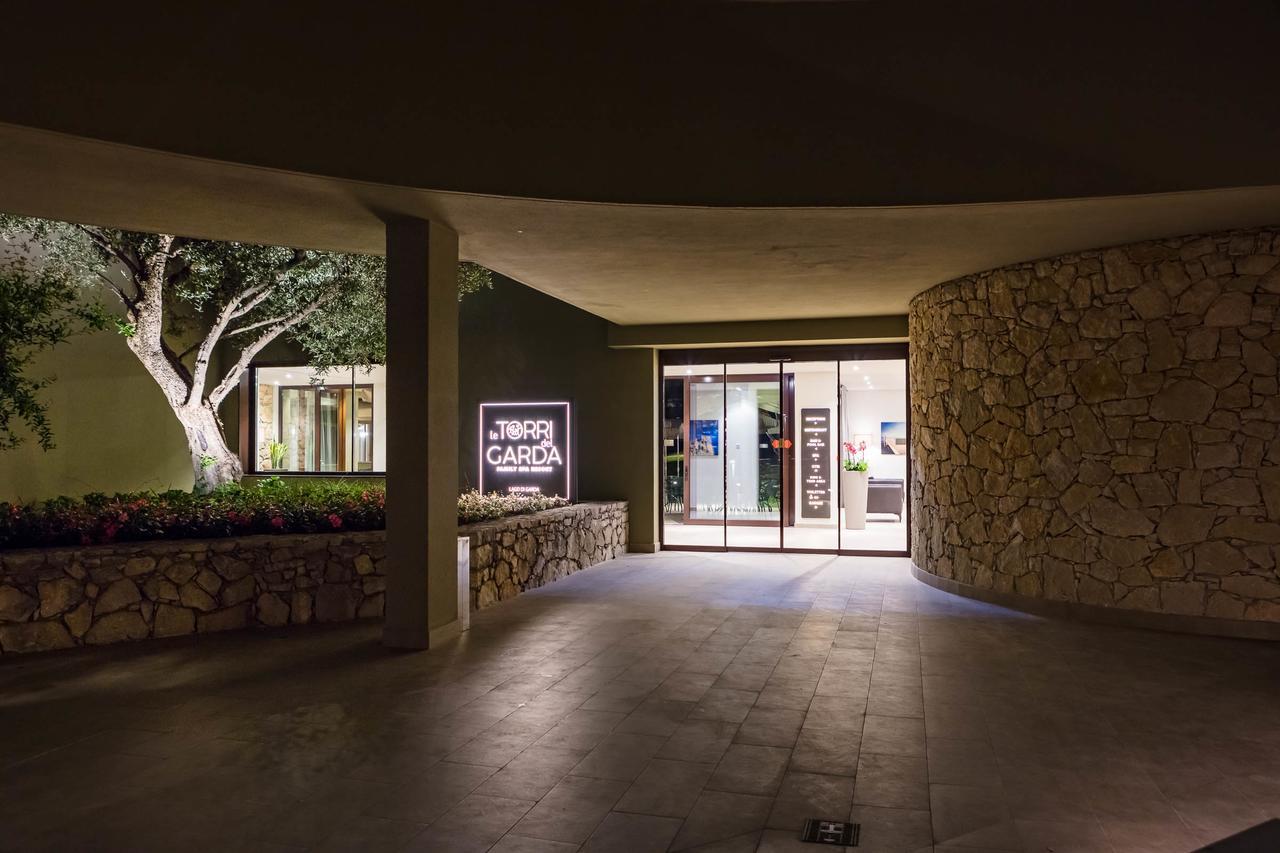 Le Torri Del Garda Familyspa Resort トッリ・デル・ベーナコ エクステリア 写真