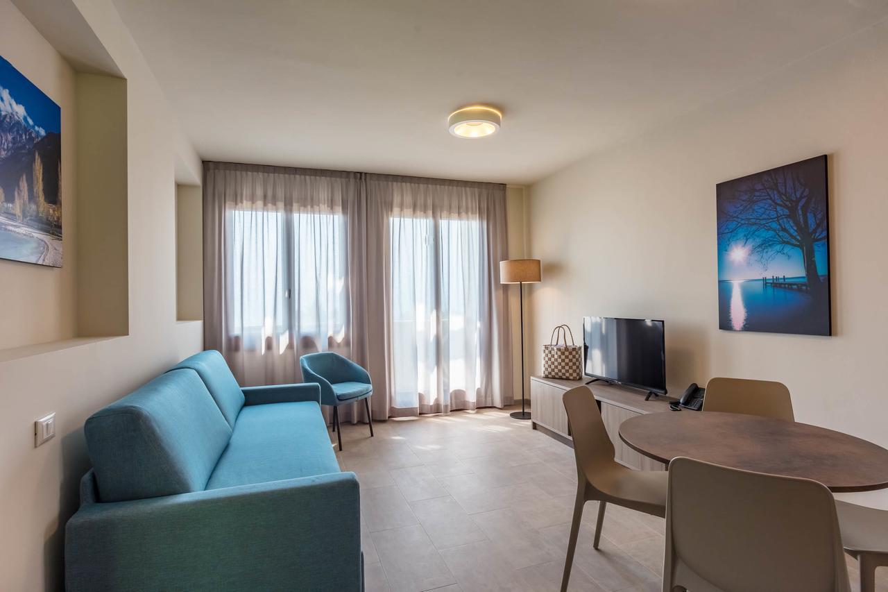 Le Torri Del Garda Familyspa Resort トッリ・デル・ベーナコ エクステリア 写真