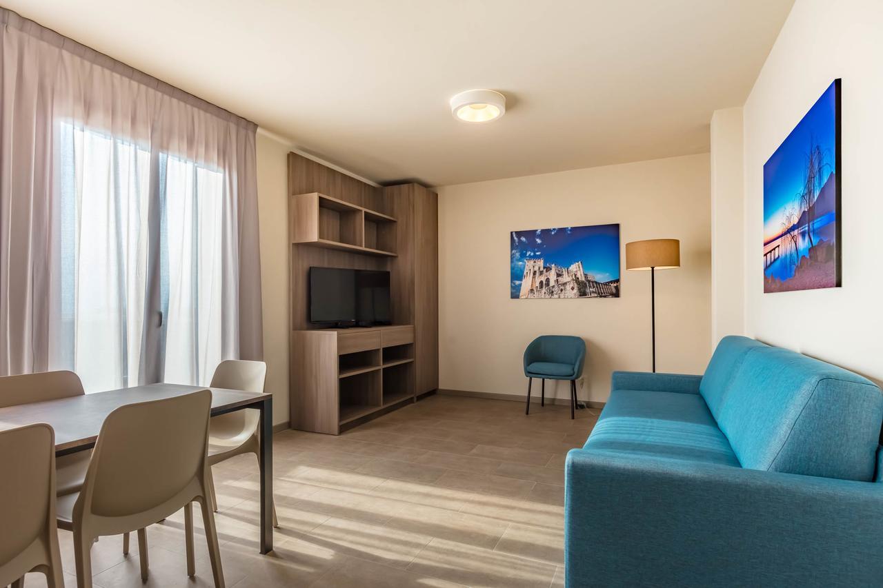 Le Torri Del Garda Familyspa Resort トッリ・デル・ベーナコ エクステリア 写真