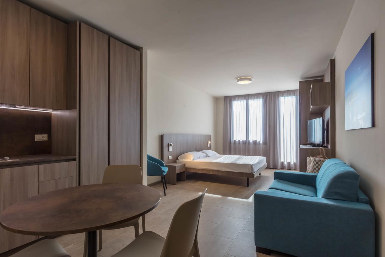 Le Torri Del Garda Familyspa Resort トッリ・デル・ベーナコ エクステリア 写真