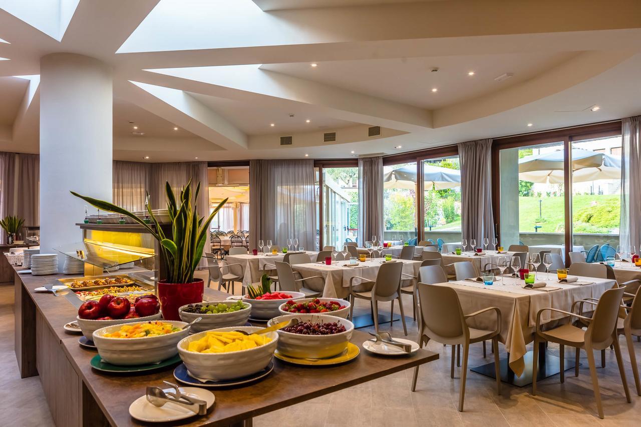 Le Torri Del Garda Familyspa Resort トッリ・デル・ベーナコ エクステリア 写真