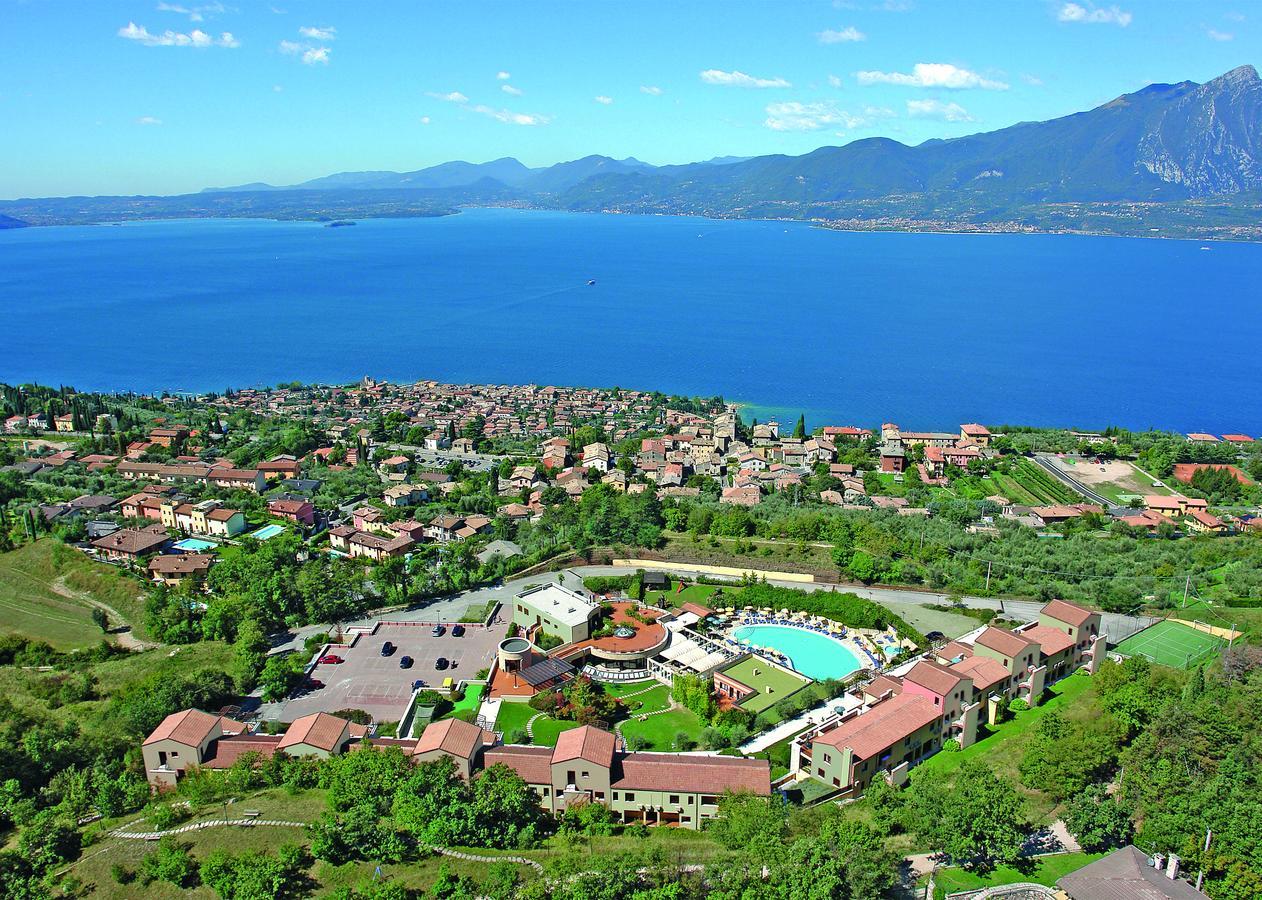 Le Torri Del Garda Familyspa Resort トッリ・デル・ベーナコ エクステリア 写真