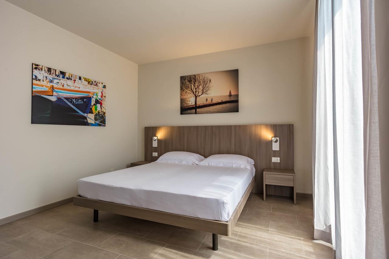 Le Torri Del Garda Familyspa Resort トッリ・デル・ベーナコ エクステリア 写真