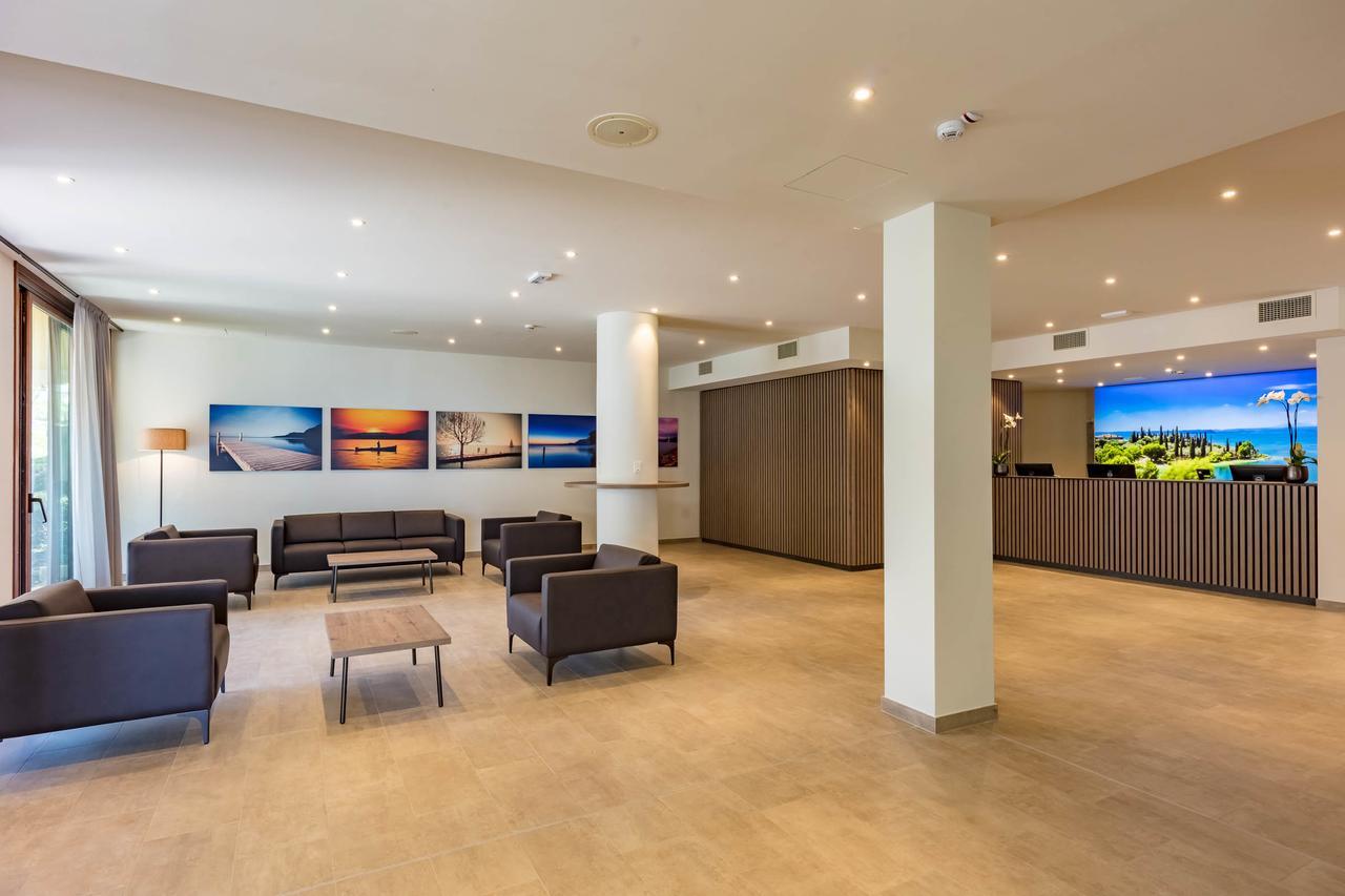Le Torri Del Garda Familyspa Resort トッリ・デル・ベーナコ エクステリア 写真