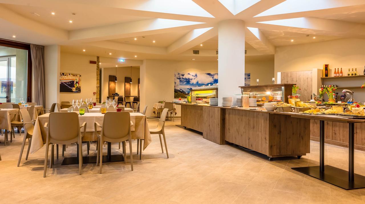 Le Torri Del Garda Familyspa Resort トッリ・デル・ベーナコ エクステリア 写真