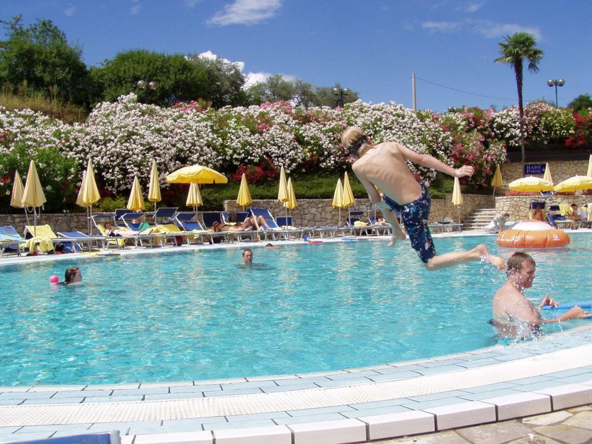 Le Torri Del Garda Familyspa Resort トッリ・デル・ベーナコ エクステリア 写真