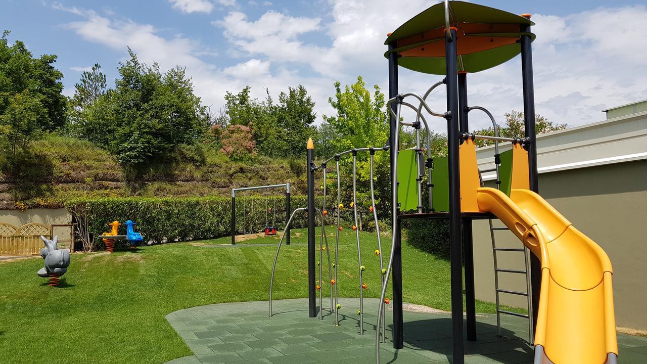 Le Torri Del Garda Familyspa Resort トッリ・デル・ベーナコ エクステリア 写真