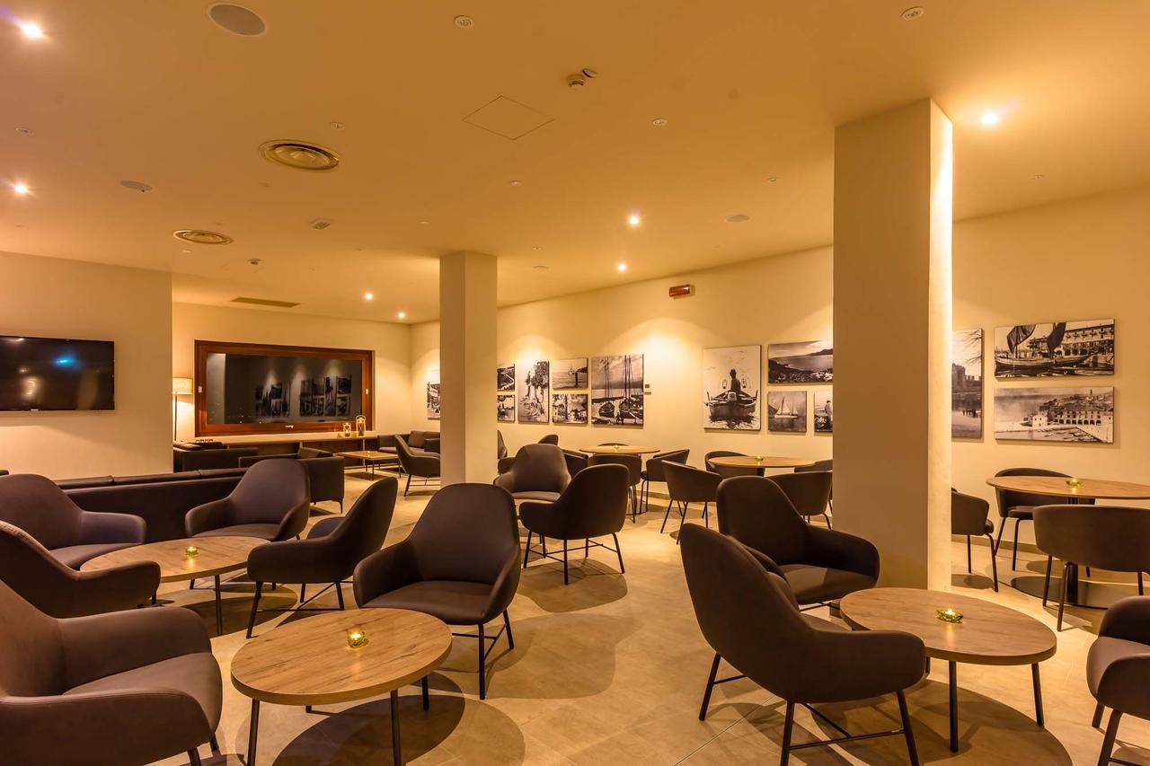 Le Torri Del Garda Familyspa Resort トッリ・デル・ベーナコ エクステリア 写真