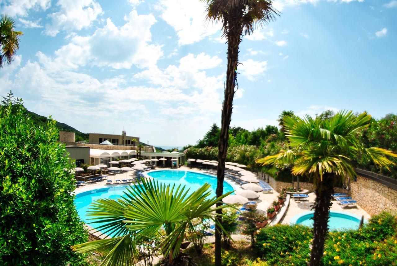 Le Torri Del Garda Familyspa Resort トッリ・デル・ベーナコ エクステリア 写真