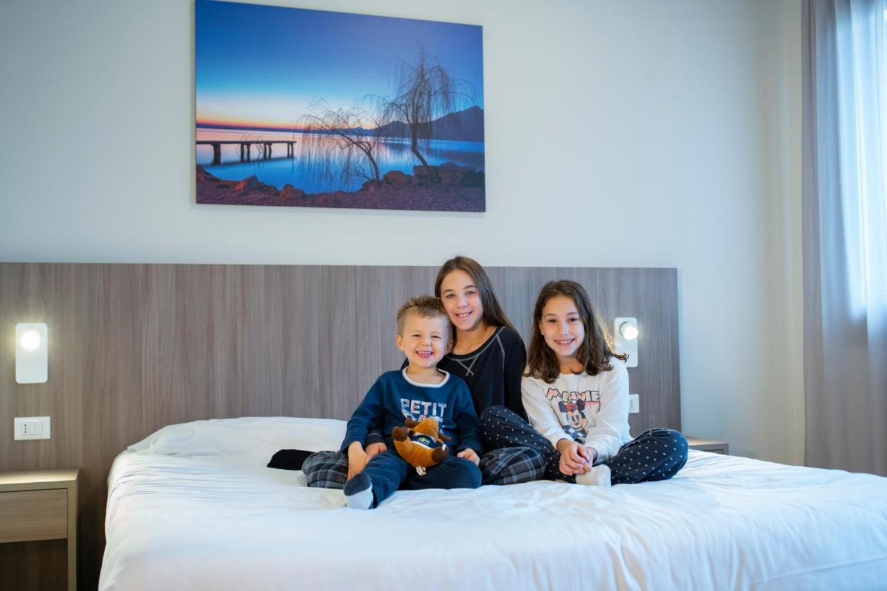 Le Torri Del Garda Familyspa Resort トッリ・デル・ベーナコ エクステリア 写真