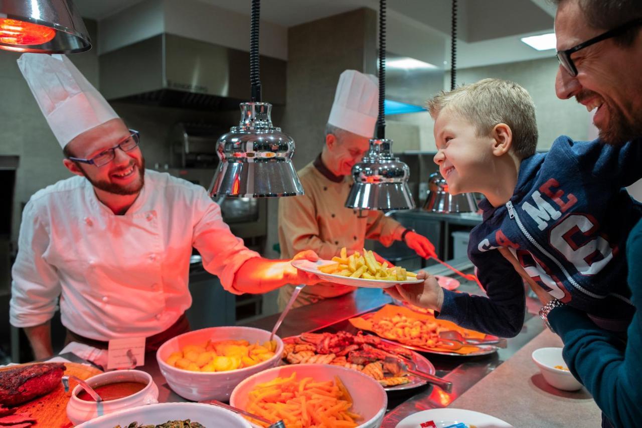 Le Torri Del Garda Familyspa Resort トッリ・デル・ベーナコ エクステリア 写真