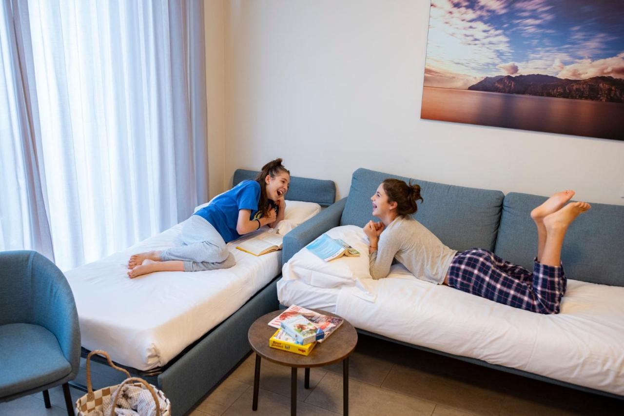 Le Torri Del Garda Familyspa Resort トッリ・デル・ベーナコ エクステリア 写真