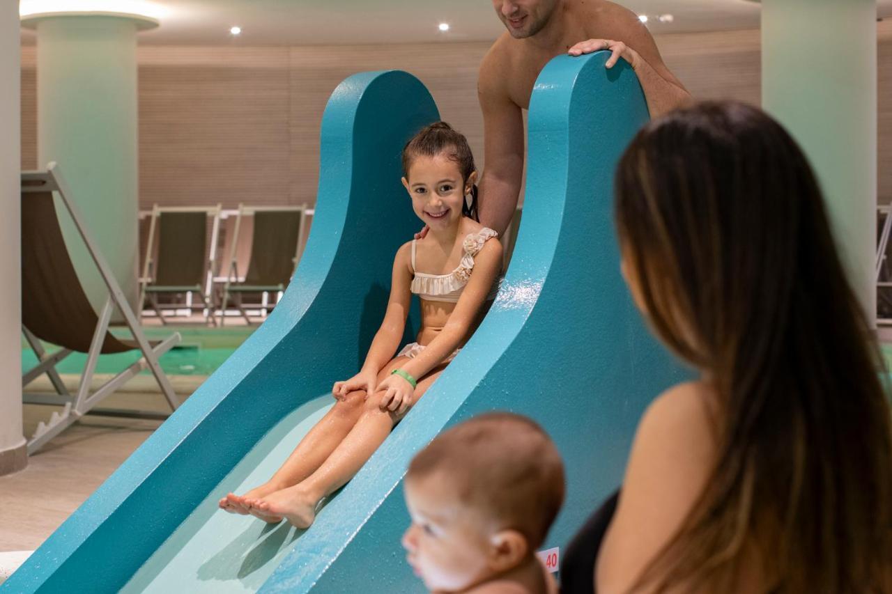 Le Torri Del Garda Familyspa Resort トッリ・デル・ベーナコ エクステリア 写真