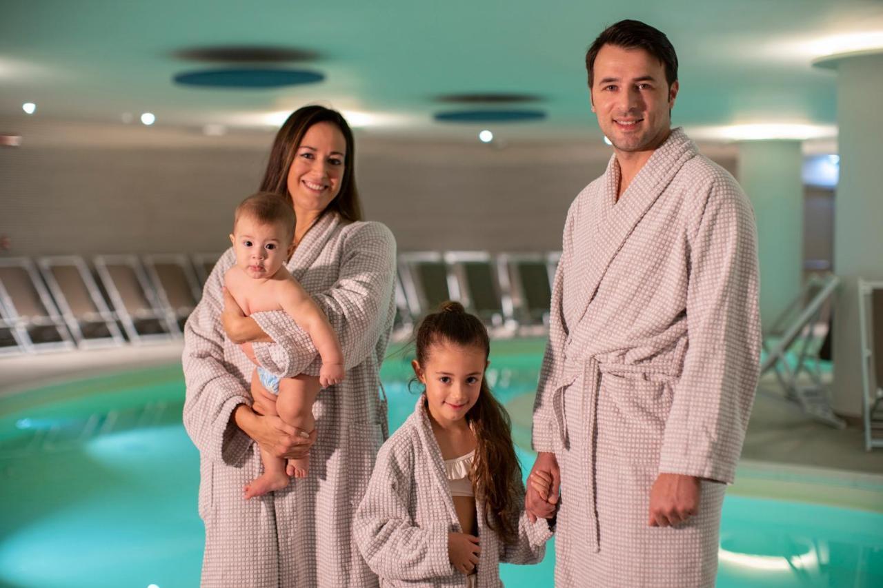 Le Torri Del Garda Familyspa Resort トッリ・デル・ベーナコ エクステリア 写真